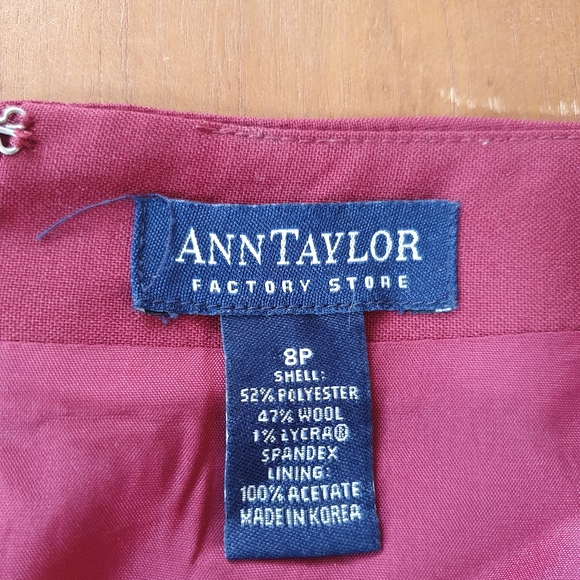 Ann Taylor skirt size 8p - Picture 2 of 3